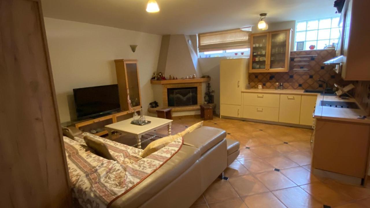 Seaside Family Apartment - Kalamata Farai ภายนอก รูปภาพ